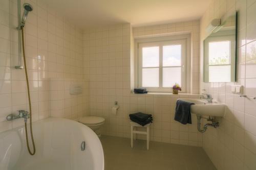 Ett badrum på Berghaus Falkenhorst