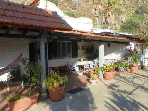 One bedroom house at Palmi 100 m away from the beach with sea view furnished terrace and wifi