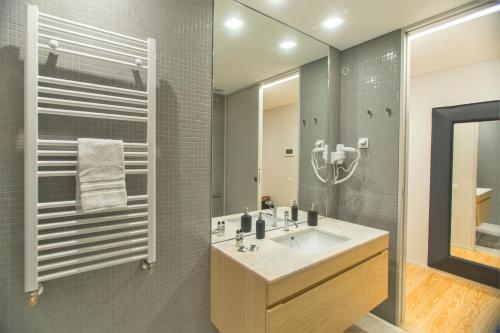 Koupelna v ubytování Premium Style Apt by Porto City Hosts