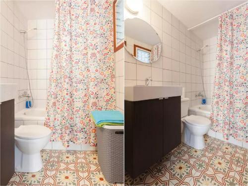 a bathroom with a sink and a toilet and a shower at Flat near Lloret De Mar center and beach in Lloret de Mar