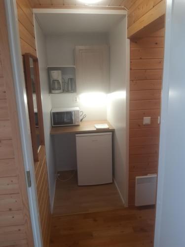 a small kitchen with a counter and a microwave at Leipyölin tila in Perniö