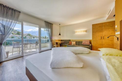 Postel nebo postele na pokoji v ubytování Das Mitterplarser Hotel