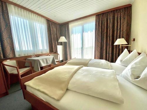Una cama o camas en una habitación de Pension Seirer