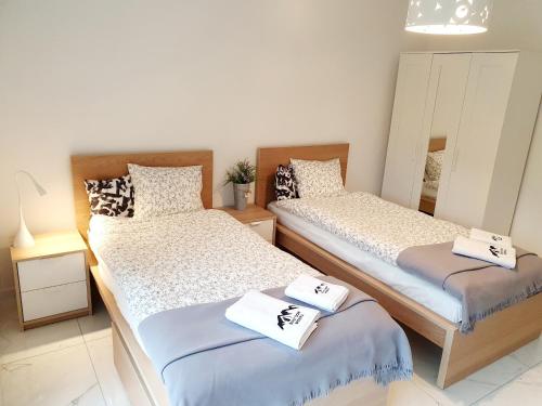 Cama o camas de una habitación en Biały Dom Brenna