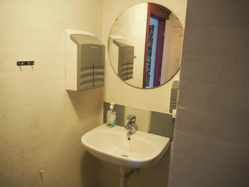 a bathroom with a sink and a mirror at Blåvandshuk Golf Hostel in Blåvand