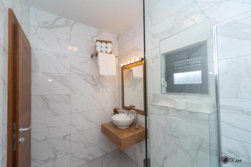 Kylpyhuone majoituspaikassa Libar Studio Apartments