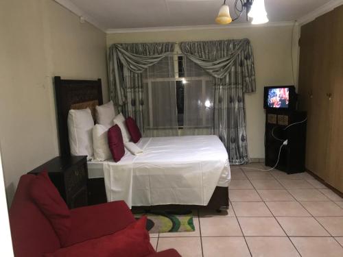 Ένα ή περισσότερα κρεβάτια σε δωμάτιο στο Kaste Guesthouse Secunda