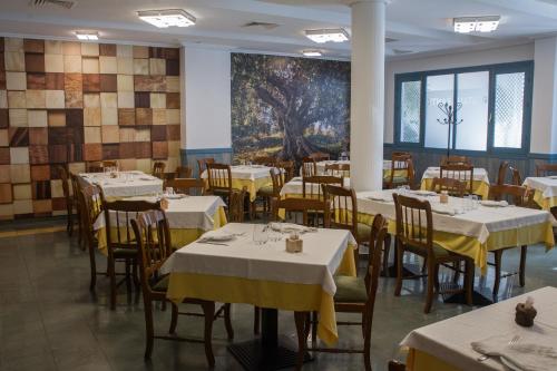 Εστιατόριο ή άλλο μέρος για φαγητό στο Hostal La Palmera