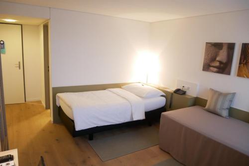 
Ein Bett oder Betten in einem Zimmer der Unterkunft Hotel Schwanen Wil
