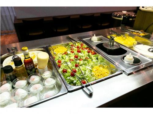 Makanan di atau berdekatan hotel
