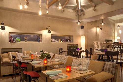 Restoran atau tempat lain untuk makan di Agapitos Villas & Guesthouses