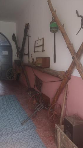 a room with a wooden shelf in a room at Etno Konak Angela in Kalna