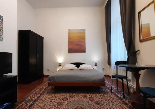 a bedroom with a bed and a painting on the wall at Pension Lerner in Vienna