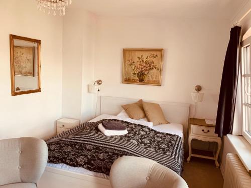 Postel nebo postele na pokoji v ubytování Das Kleine Hotel Schleiblick