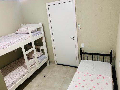 a bedroom with two bunk beds and a mirror at Repouso do Tchê in Foz do Iguaçu