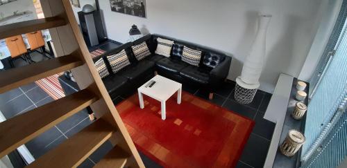 Posezení v ubytování Appartement Duplex à l'entrée de Ciney Avec emplacement vélos
