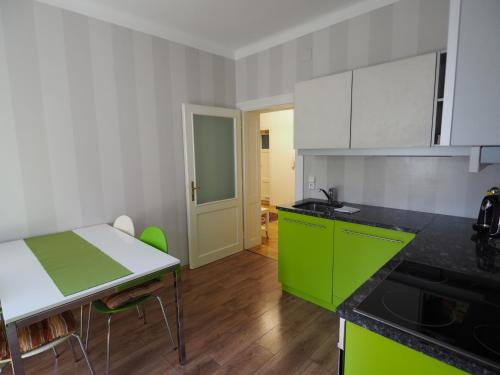 A kitchen or kitchenette at Rizzi Haus