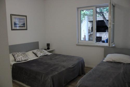 a bedroom with two beds and a window at Superior apt, 4 rooms, 4 bathrooms in Promajna