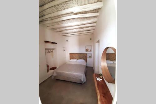 Postel nebo postele na pokoji v ubytování Κυκλαδίτικη παραδοσιακή κατοικία