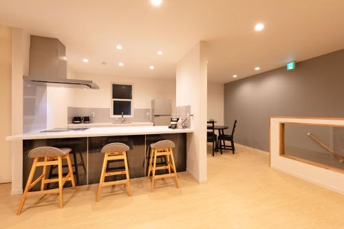 Η κουζίνα ή μικρή κουζίνα στο Firefly Apartments