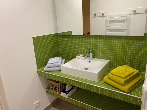 Gallery image of Chut ! c'est ici in Venelles