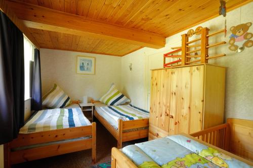 Tempat tidur dalam kamar di Urlaub im Friesenhaus