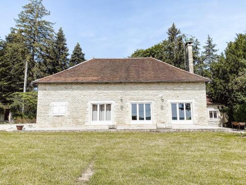 an old brick house on a grass field at Le Val Suzenay in Vendeuvre-sur-Barse