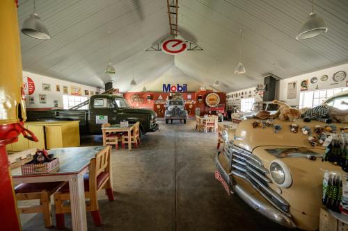 KarasburgにあるCanyon Roadhouse Campsiteの車庫