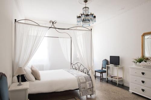 Biennale Apartments Venice tesisinde bir odada yatak veya yataklar