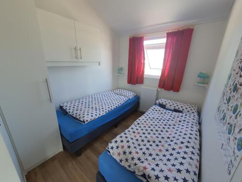 Ένα ή περισσότερα κρεβάτια σε δωμάτιο στο Ostermade Klintdoerp 110