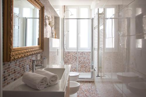 Bathroom sa Biennale Apartments Venice