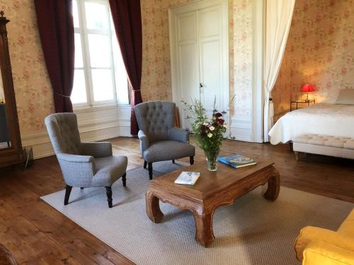 Postel nebo postele na pokoji v ubytování Château de Panloy