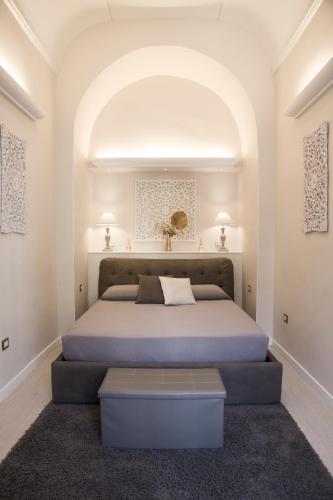 a bedroom with a large bed and an archway at Royal Rooms Luxury Suite in Naples