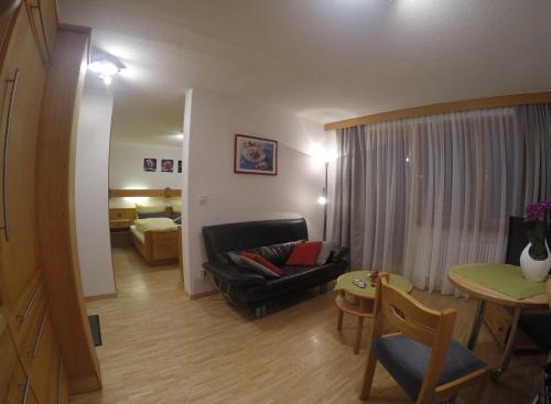 Apartment Swiss Chalet photo 3