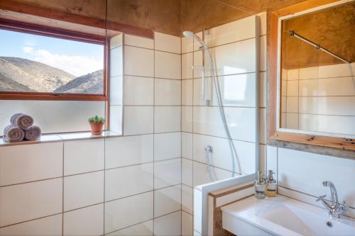 Salle de bains dans l'établissement Kingfisher Cottages, Langhoogte Farm