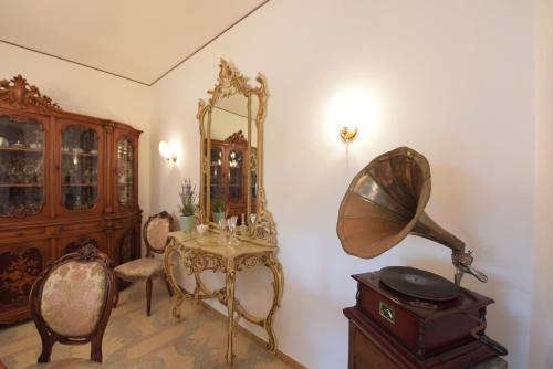 a room with a dressing table and a mirror at Casa Vacanze TITINA HOME in Montalbano