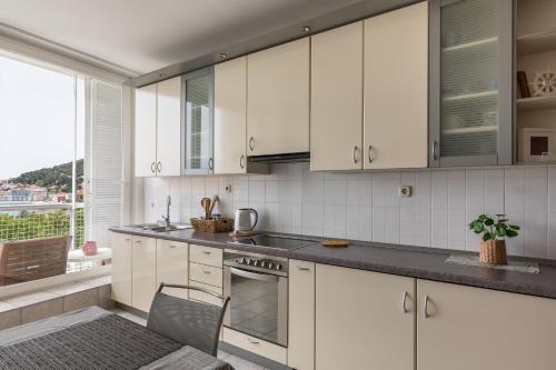 5th FLOOR Apartment- Harborview