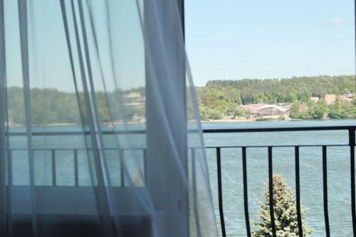 a view of the water from a balcony at Hotel Huszcza in Mrągowo