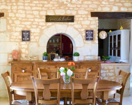 Un restaurant sau alt loc unde se poate mânca la Ecole de Mathuna de Marigny Brizay