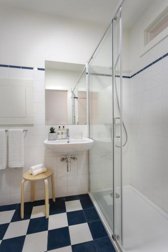 FLORES PLAZA APARTMENT