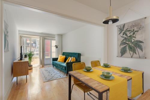 FLORES PLAZA APARTMENT