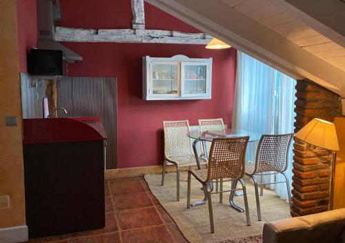 a dining room with a table and chairs at Apartamentos Alquitara in Potes