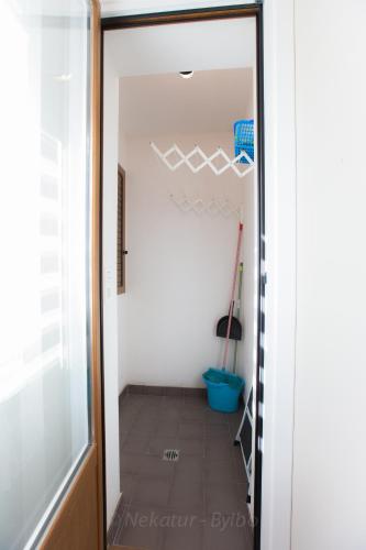 a hallway with a door leading into a room at Endaneta Berri in Zumaia