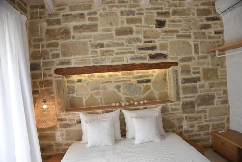 Gallery image of LAINI LUXURY SUITES in Pómbia