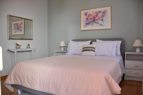 Ένα ή περισσότερα κρεβάτια σε δωμάτιο στο Magnolia House in Ioannina