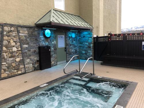 Piscina en o cerca de Fernie Fox Hotel