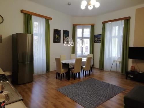 a kitchen and dining room with a table and chairs at Anna Apartman in Eger
