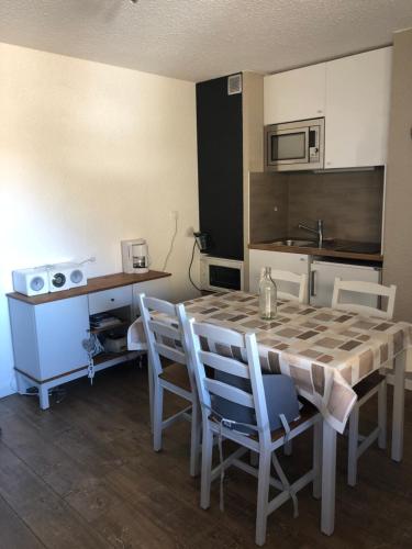 Zonă de luat masa în acest apartament