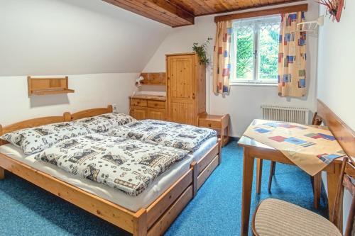 Ένα ή περισσότερα κρεβάτια σε δωμάτιο στο Pension Dita - Adršpach