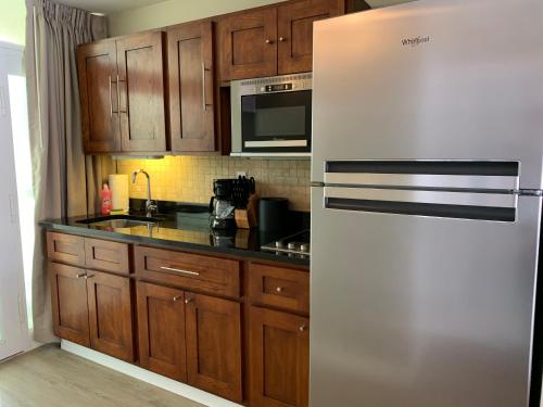 Virtuvė arba virtuvėlė apgyvendinimo įstaigoje All Inclusive Divi Flamingo Beach Resort